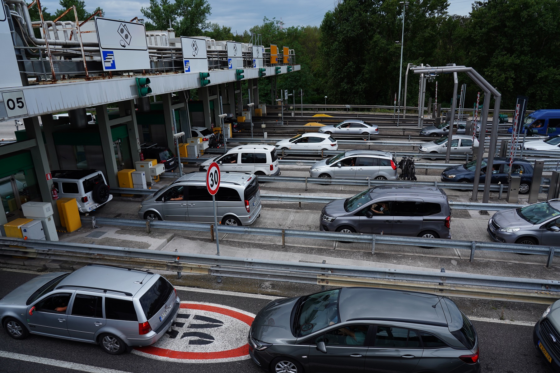 Autostrade, scatta il primo bollino nero: sabato oltre 182mila veicoli in viaggio